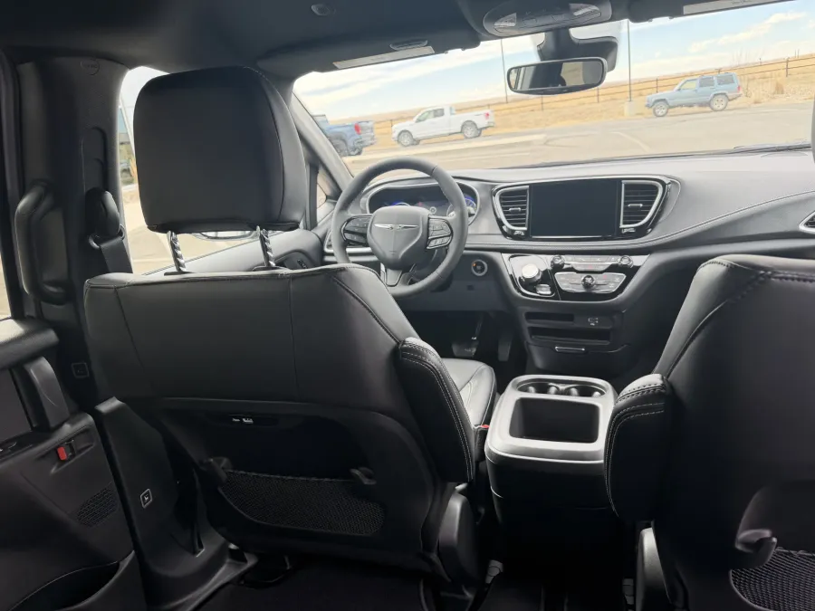 2026 Chrysler Pacifica Select | Photo 11 of 18