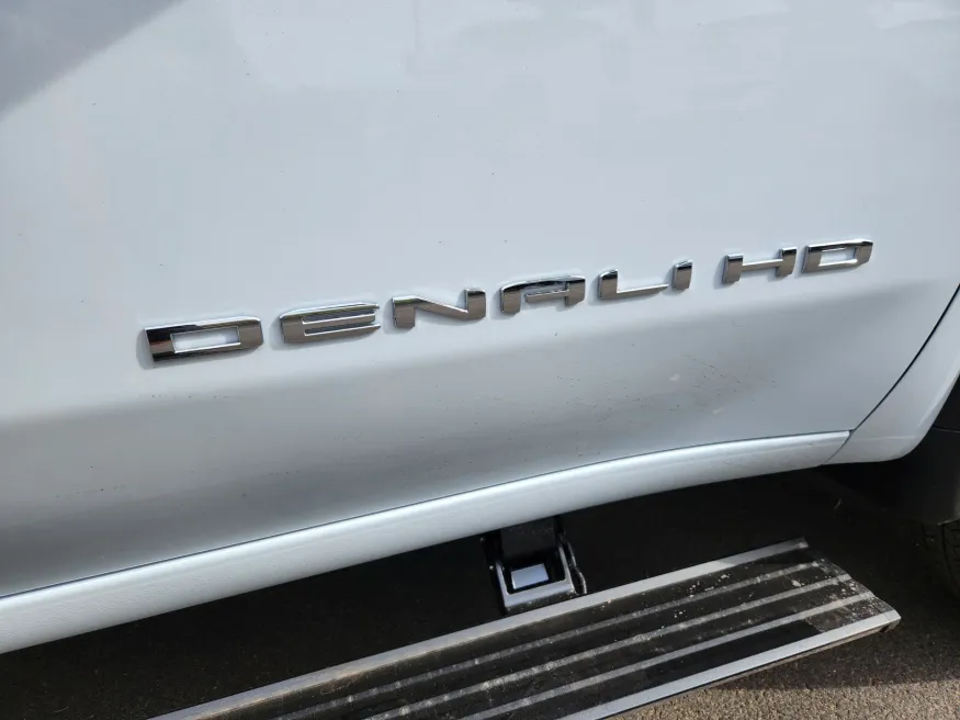 2026 GMC Sierra 3500HD Denali | Photo 19 of 31