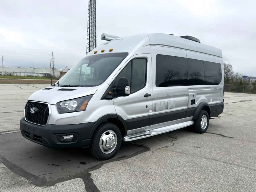 2026 Pleasure-way Ontour 2.2AWD | Photo 8 of 18