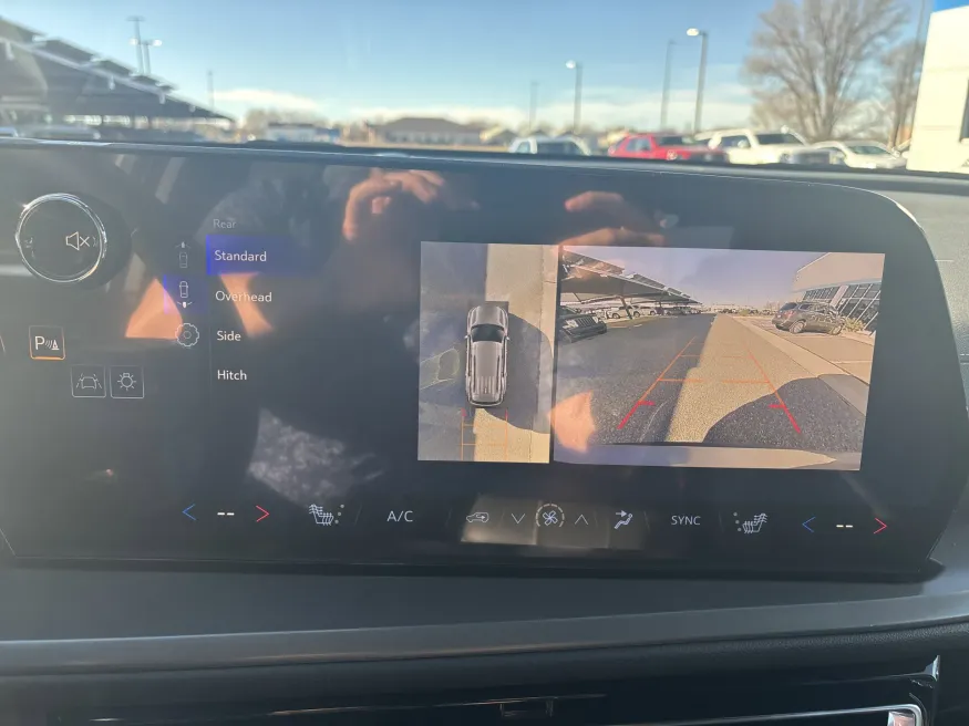 2026 Chevrolet Traverse AWD LT | Photo 17 of 22