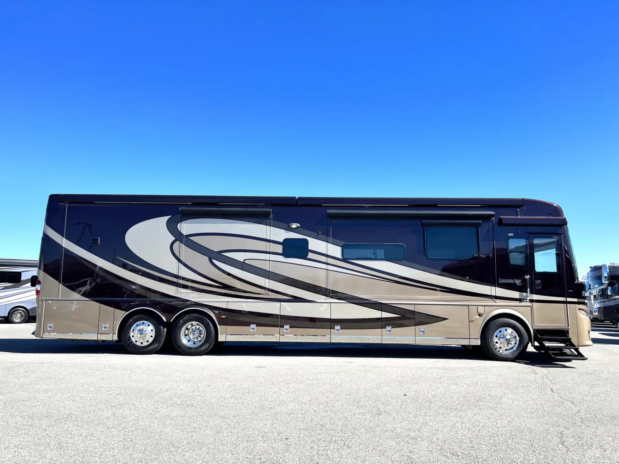 2019 Newmar London Aire 4543 | Photo 2 of 34
