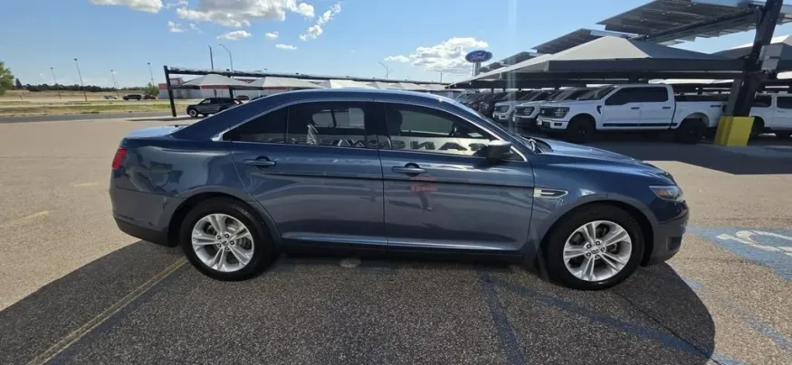 2018 Ford Taurus | Photo 4 of 28