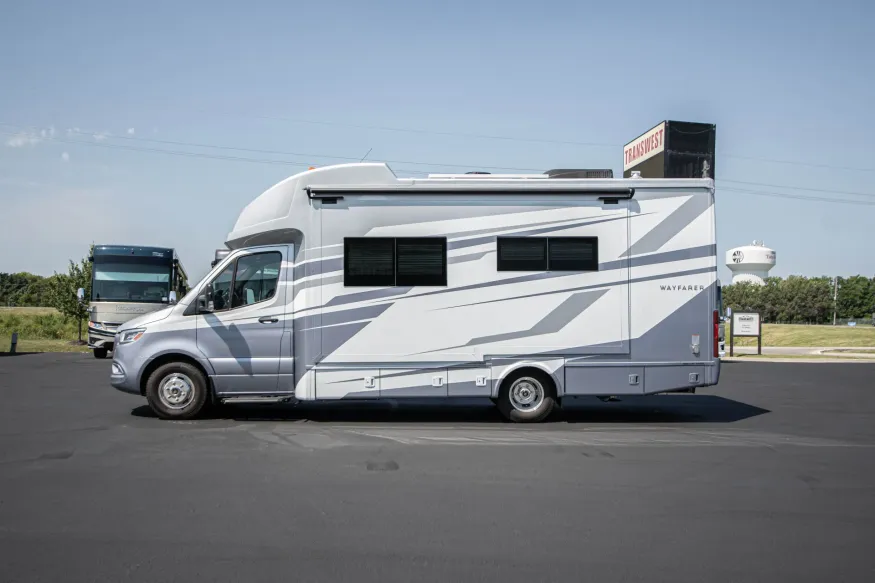 2026 Tiffin Wayfarer 25XRW | Photo 1 of 24