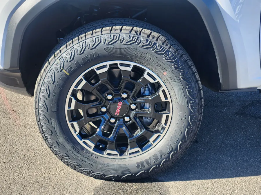 2026 GMC Canyon 4WD AT4 | Photo 5 of 23