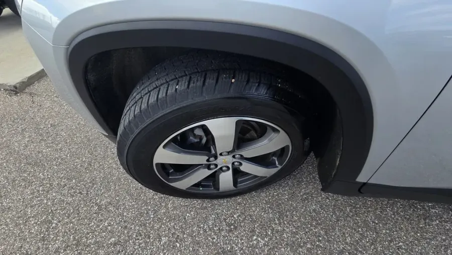 2019 Chevrolet Traverse | Photo 10 of 31