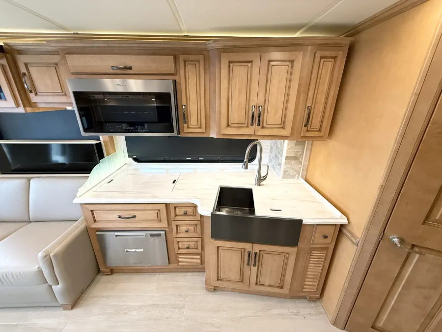 2023 Newmar Dutch Star 3736 | Photo 10 of 30