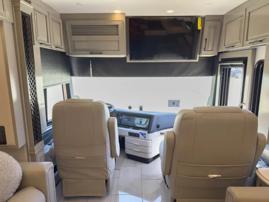 2027 Newmar London Aire 4569 | Photo 7 of 45