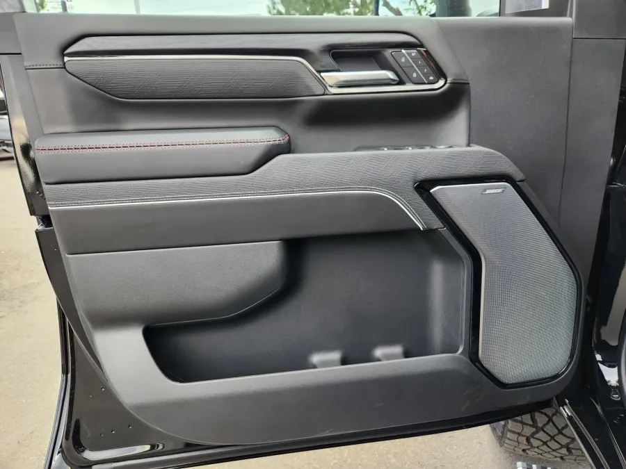 2025 GMC Sierra 2500HD AT4X | Photo 5 of 31