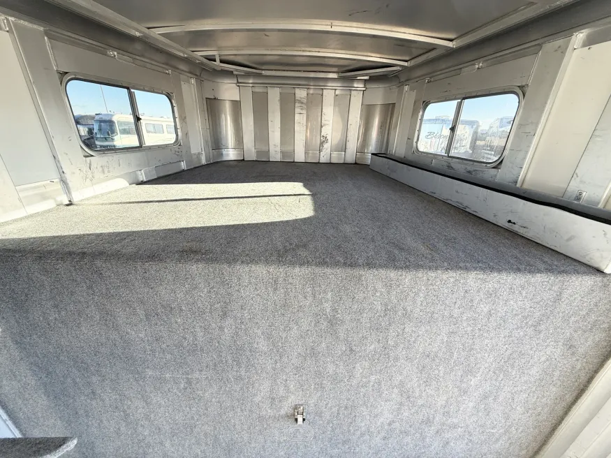 2020 Platinum Coach 5HGN | Photo 5 of 15