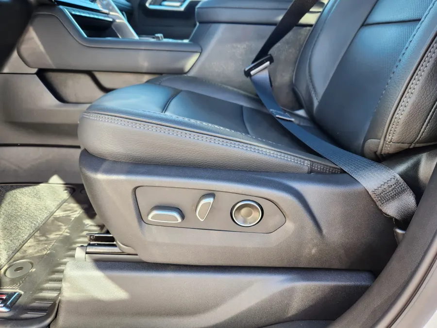 2026 GMC Sierra 2500HD Denali | Photo 9 of 31