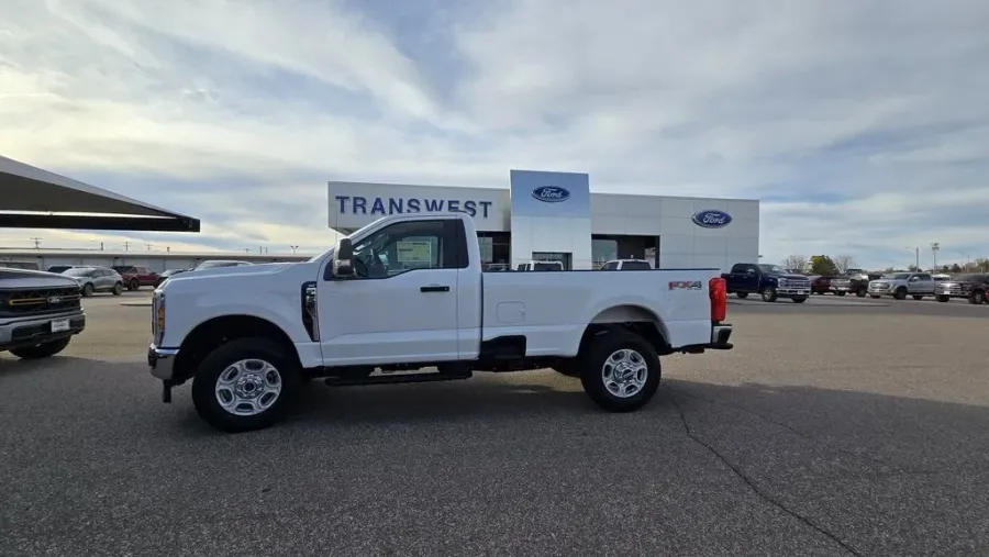 2026 Ford Super Duty F-350 | Photo 1 of 25