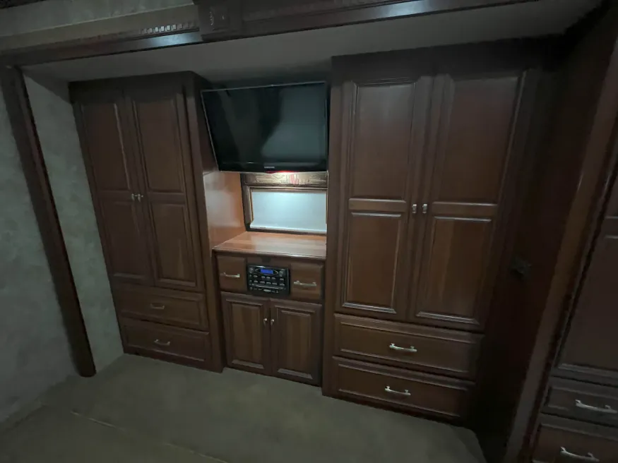 2012 Itasca Ellipse 42QD | Photo 16 of 18