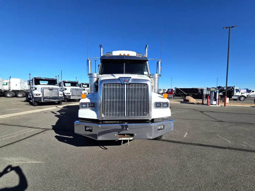 2021 Western Star 4900SA | Photo 2 of 20