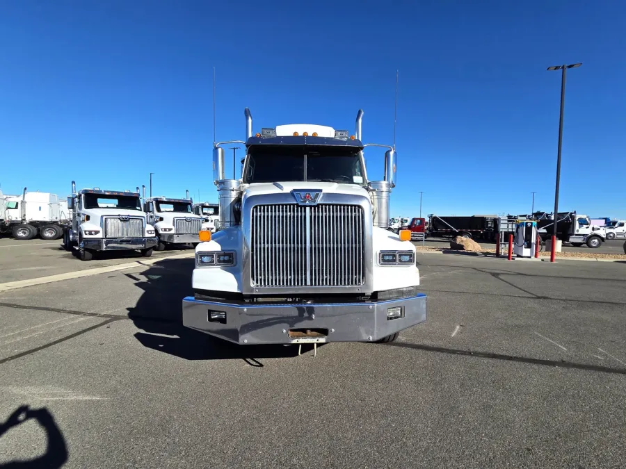 2021 Western Star 4900SA | Photo 2 of 20