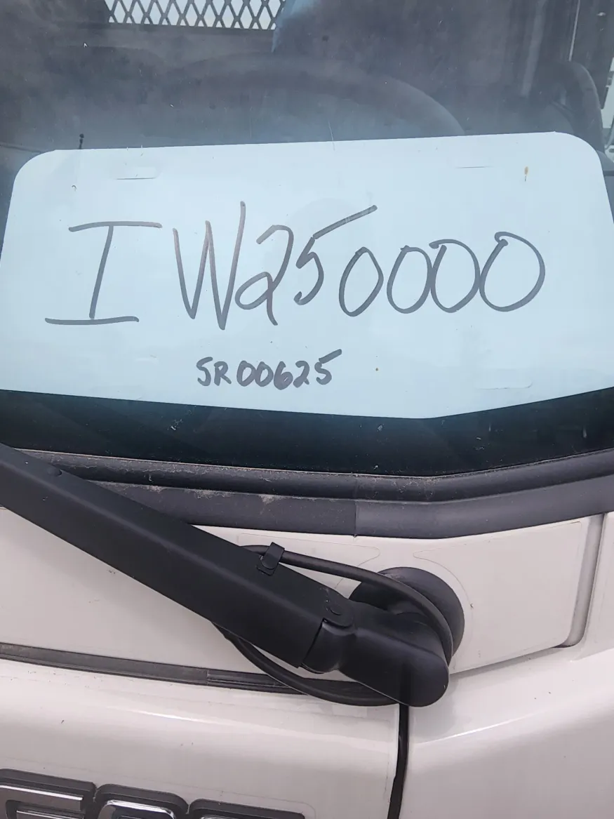 2025 Isuzu NRR GAS | Photo 9 of 9