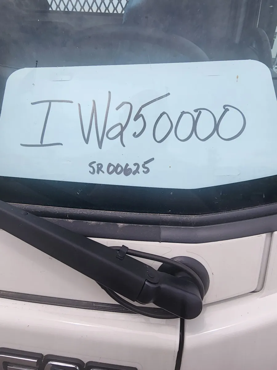 2025 Isuzu NRR GAS | Photo 9 of 9