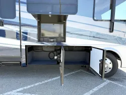 2027 Newmar Bay Star 3640 | Thumbnail Photo 25 of 31
