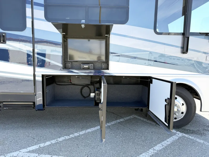 2027 Newmar Bay Star 3640 | Photo 25 of 31