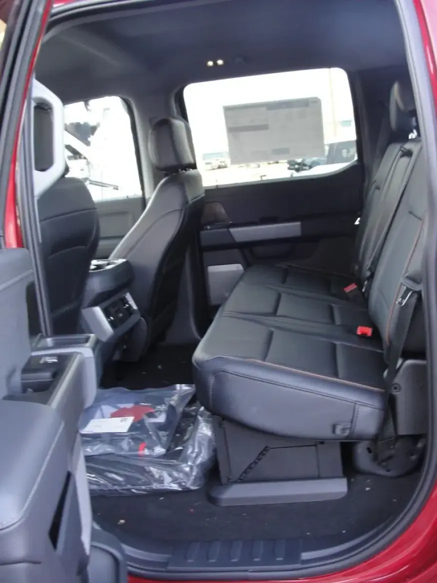 2026 Ford Super Duty F-250 Lariat | Photo 9 of 13
