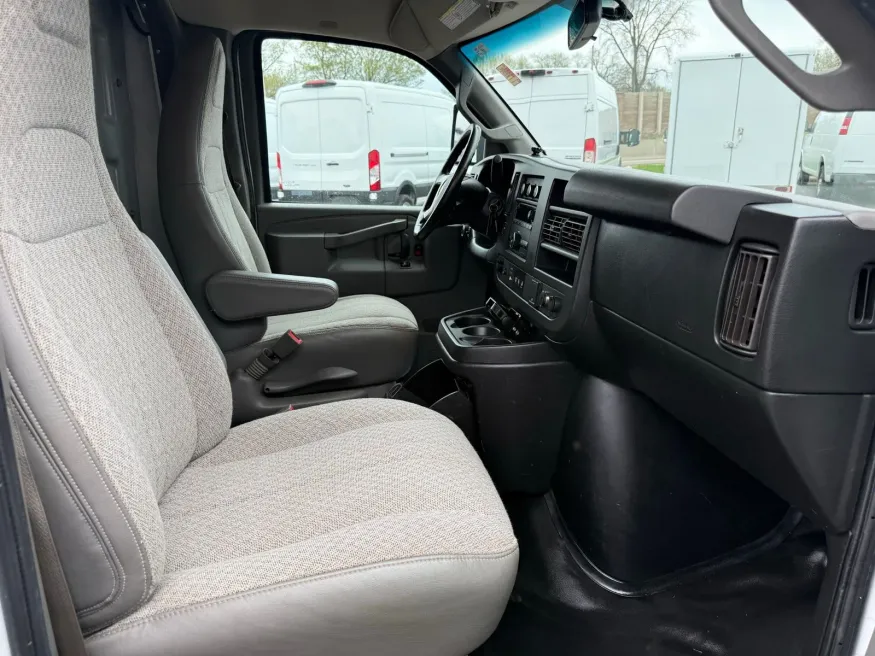 2018 Chevrolet Express 3500 Work Van | Photo 6 of 19