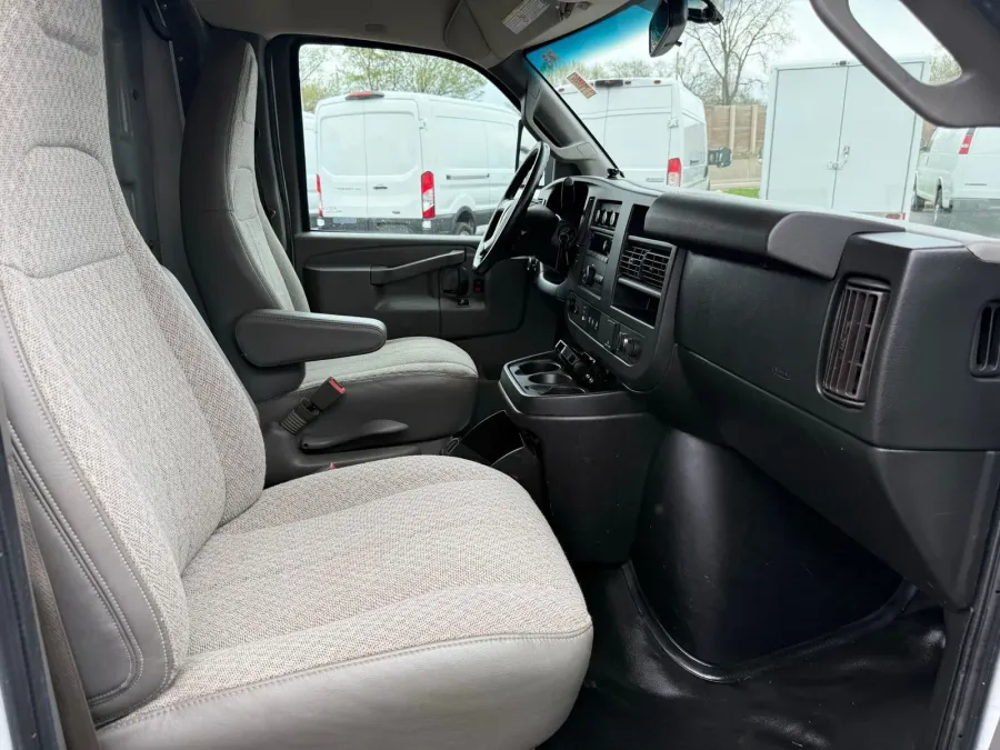2018 Chevrolet Express 3500 Work Van | Photo 6 of 19