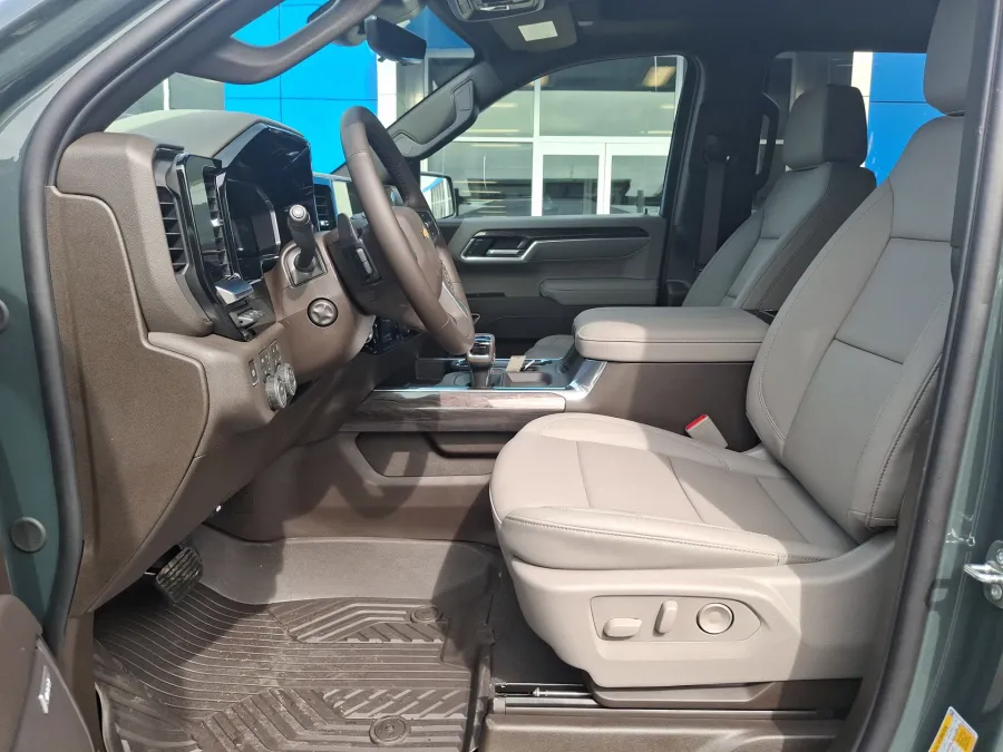 2026 Chevrolet Silverado 1500 LTZ | Photo 14 of 20