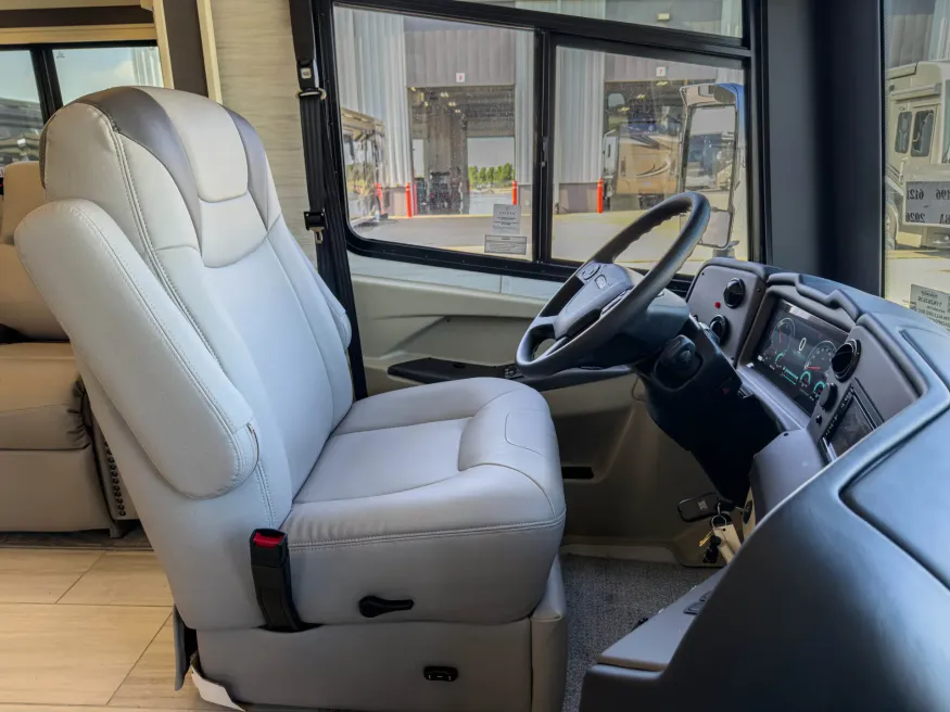 2026 Tiffin Allegro Red 37BA | Photo 10 of 28