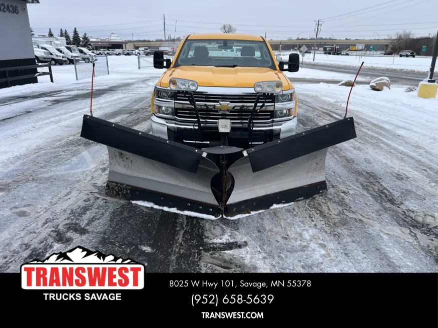2017 Chevrolet Silverado | Photo 2 of 14