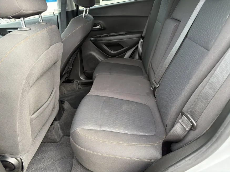 2020 Chevrolet Trax LS | Photo 9 of 19