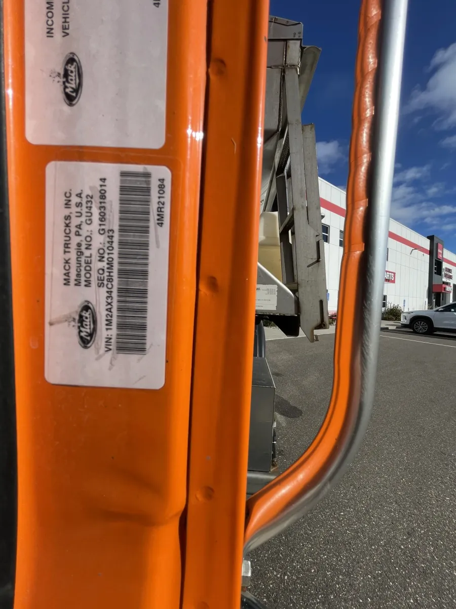 2017 Mack GU432 | Photo 12 of 15