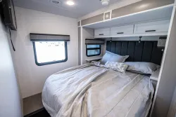 2026 Renegade Veracruz 32VDS | Thumbnail Photo 16 of 17