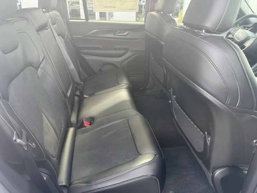 2025 Jeep Grand Cherokee Altitude X | Photo 8 of 16