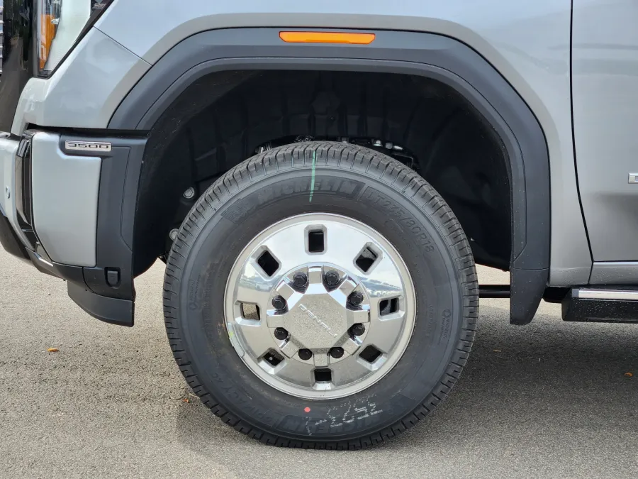 2026 GMC Sierra 3500HD Denali Ultimate | Photo 21 of 31