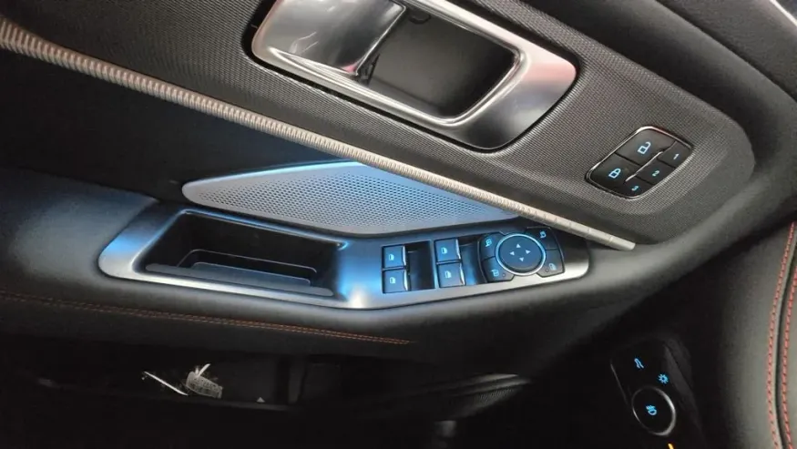 2026 Ford Explorer | Photo 13 of 36