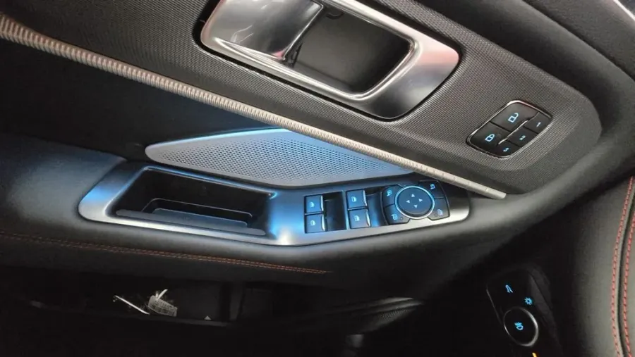 2026 Ford Explorer | Photo 13 of 36