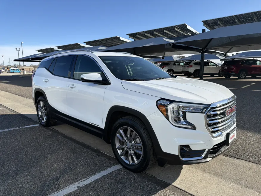 2024 GMC Terrain SLT | Photo 6 of 22
