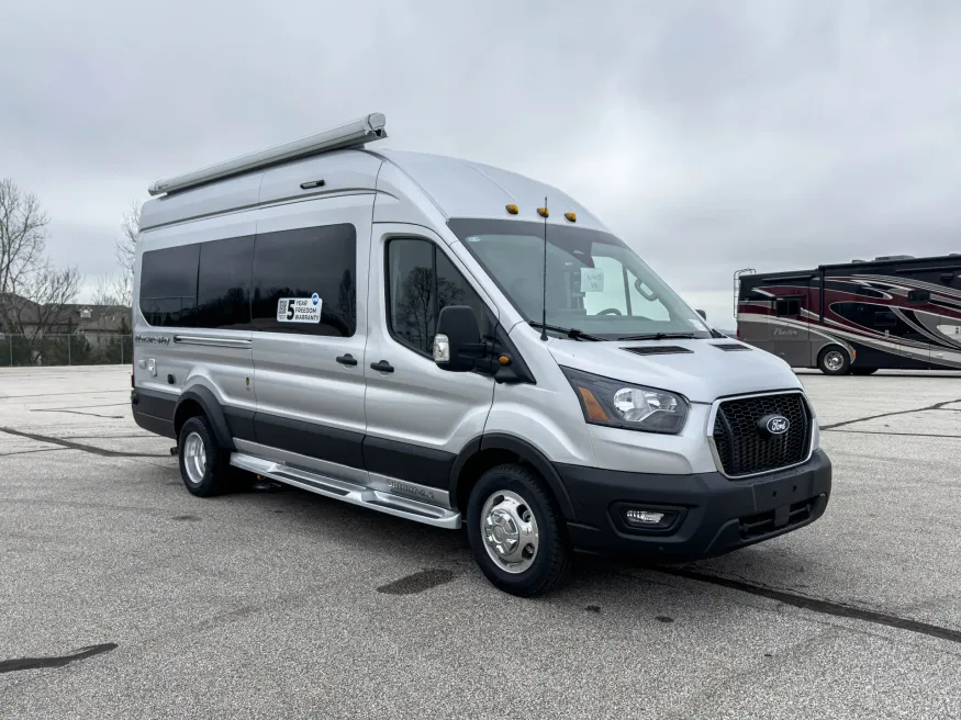 2026 Pleasure-way Ontour 2.2 AWD | Photo 7 of 21