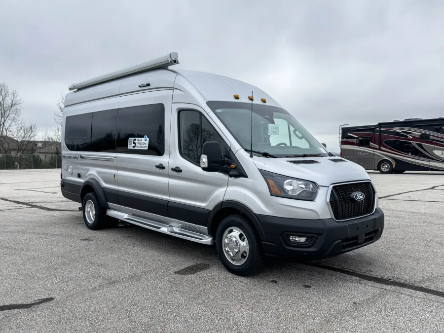 2026 Pleasure-way Ontour 2.2 AWD | Photo 7 of 21