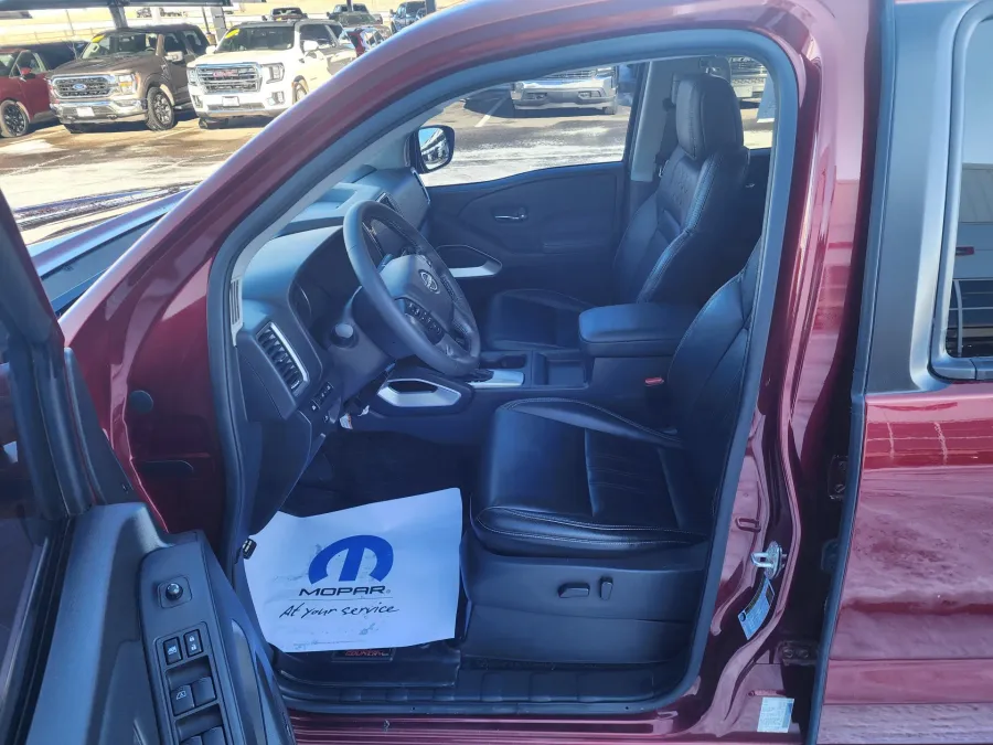 2022 Nissan Frontier SV | Photo 12 of 25