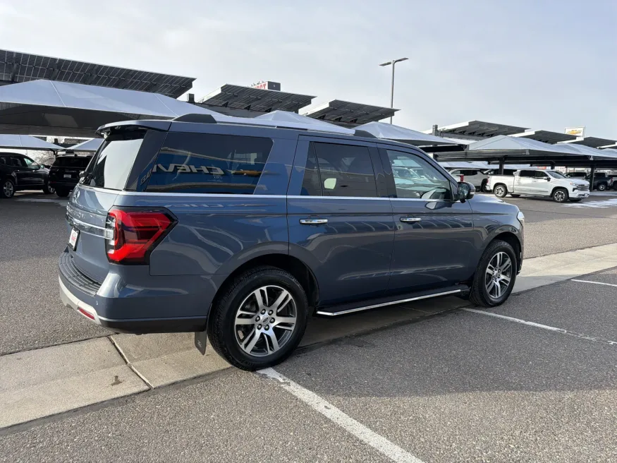 2022 Ford Expedition Limited | Photo 4 of 26