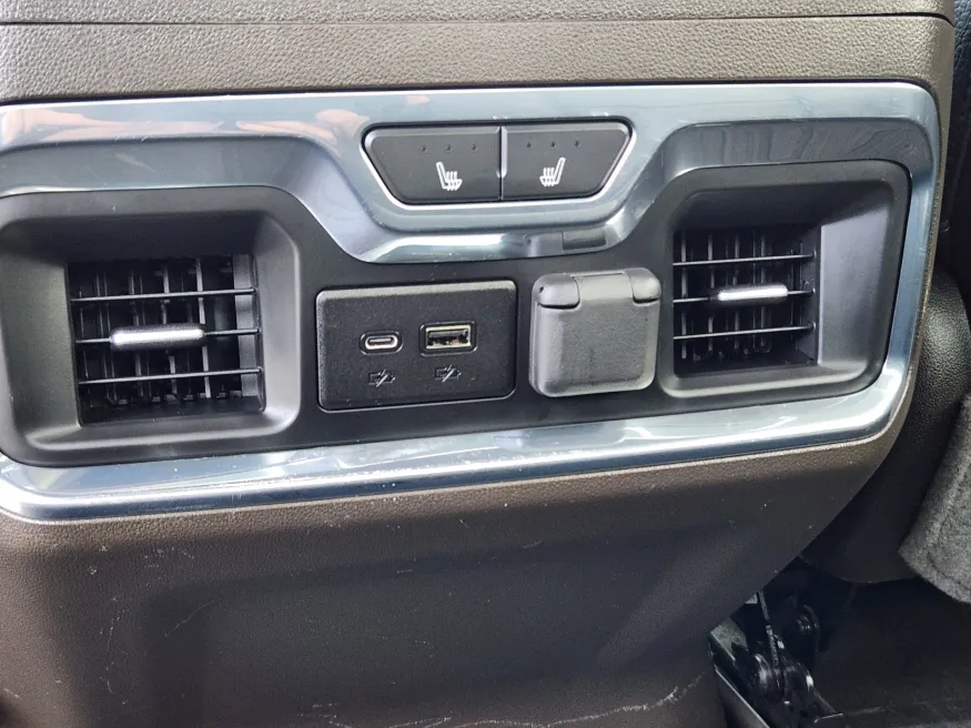 2022 GMC Sierra 2500HD Denali | Photo 18 of 21