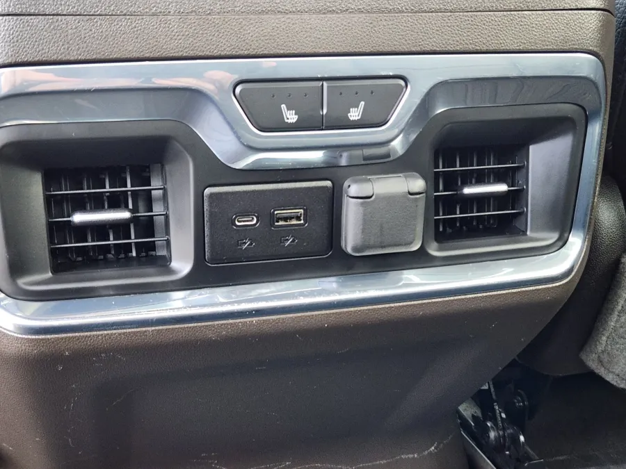 2022 GMC Sierra 2500HD Denali | Photo 18 of 21