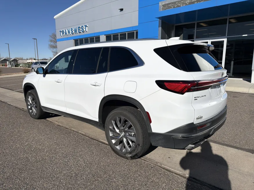 2025 Buick Enclave Preferred | Photo 2 of 23