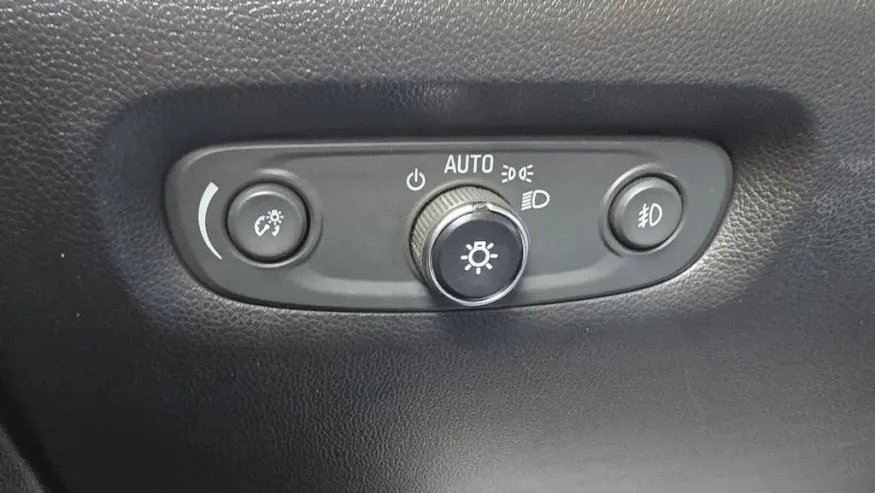 2019 Chevrolet Traverse | Photo 13 of 31