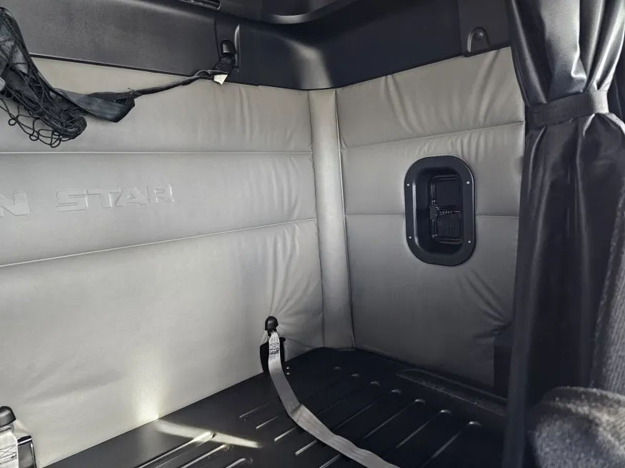 2025 Western Star 47X | Photo 16 of 19