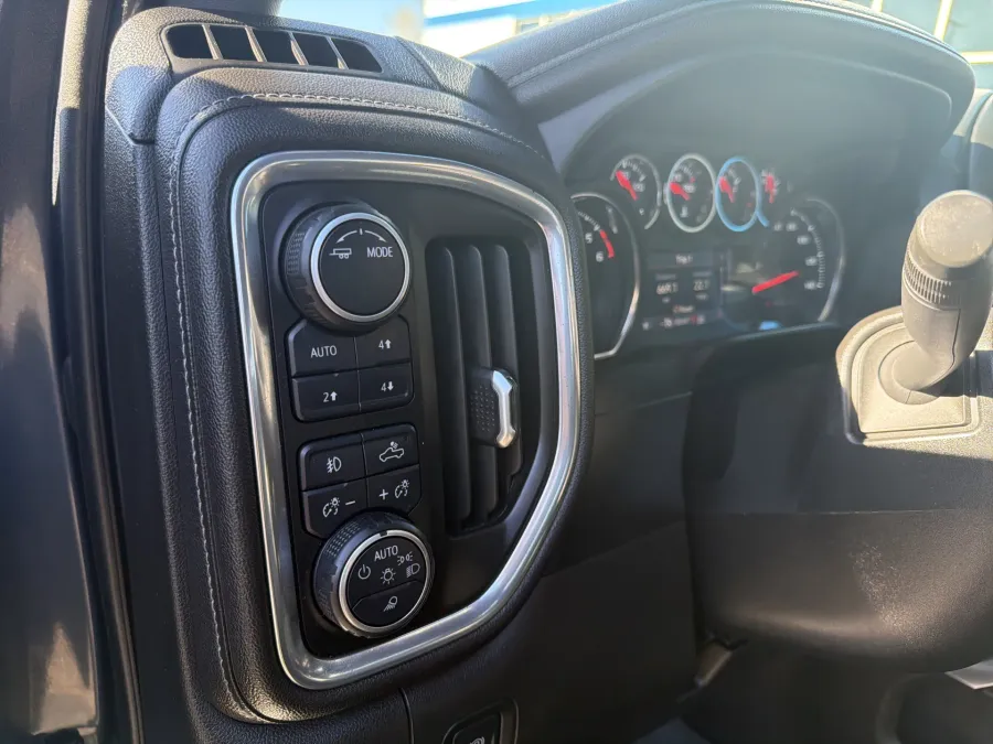 2021 Chevrolet Silverado 1500 LTZ | Photo 13 of 19