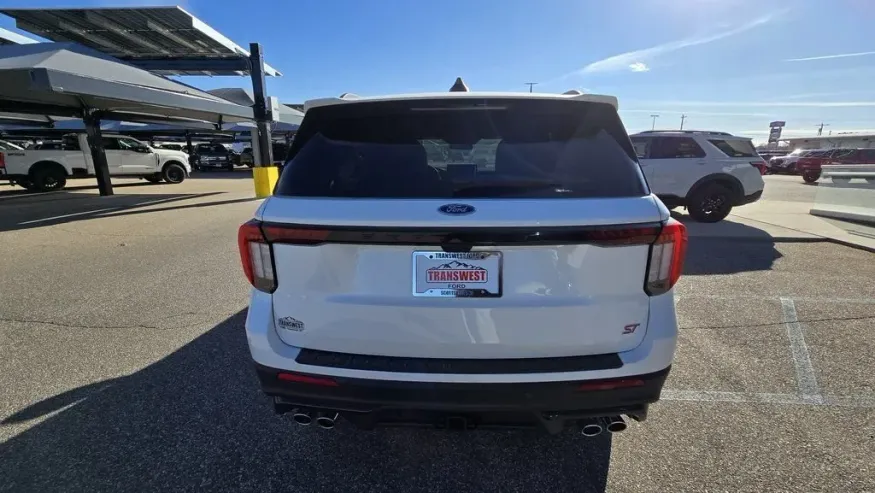 2026 Ford Explorer | Photo 7 of 34