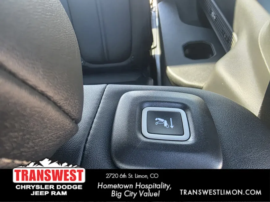 2026 Jeep Grand Wagoneer Limited Reserve | Photo 14 of 29