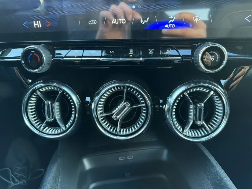 2026 Chevrolet Blazer EV AWD LT | Photo 17 of 20