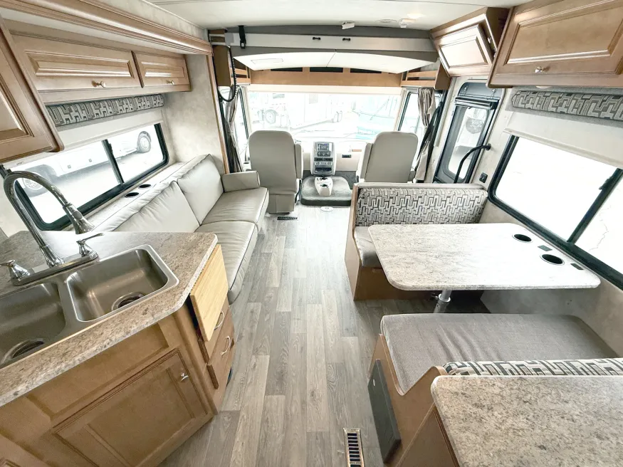 2018 Winnebago Vista 29 VE | Photo 4 of 24